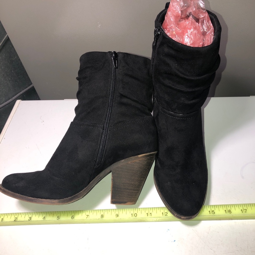 FERGALICIOUS BY FERGIE WOMEN’S 11 BLACK ZIP BOOTS / VERY NICE CONDITION